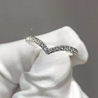 Кольцо из серебра 925 пробы с бриллиантом 0,15 карат муассанитом V-образной формы