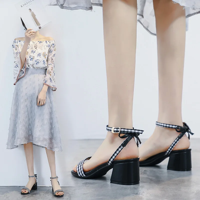 

Сандалии-гладиаторы женские с ремешком на щиколотке, модные босоножки на массивном каблуке, обувь с пряжкой-гладиатором, лето