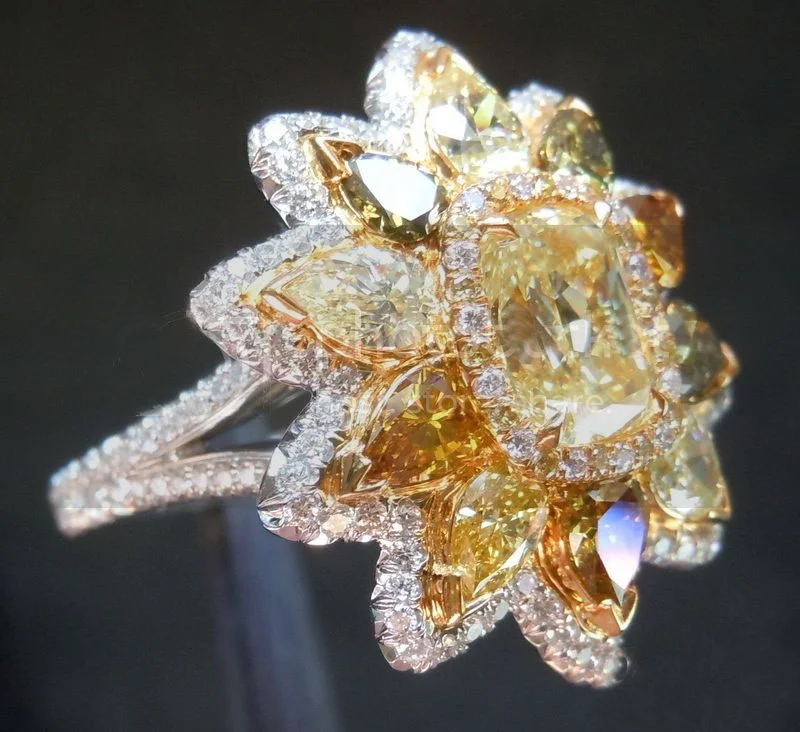 Кольцо с кристаллами и цветами Женское кольцо драгоценным камнем роскошное