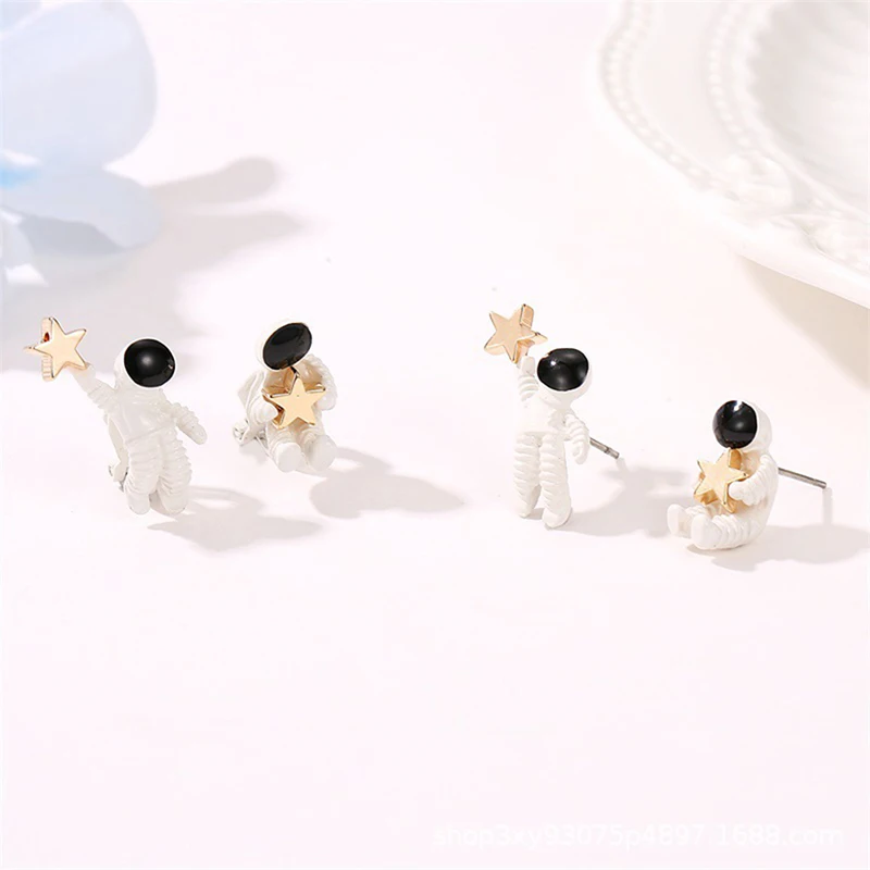 

Creative fashion cute space astronaut star picking earrings female women five-pointed star asymmetrical earrings