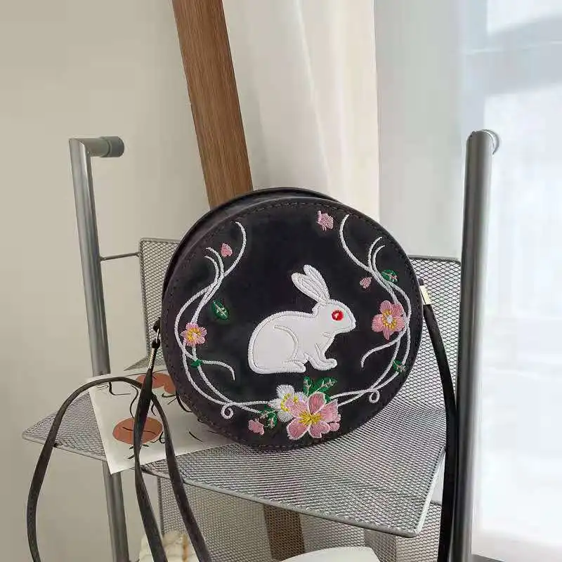 

2021 European and OK American ladies and children embroidery fresh velvet round bag 1671