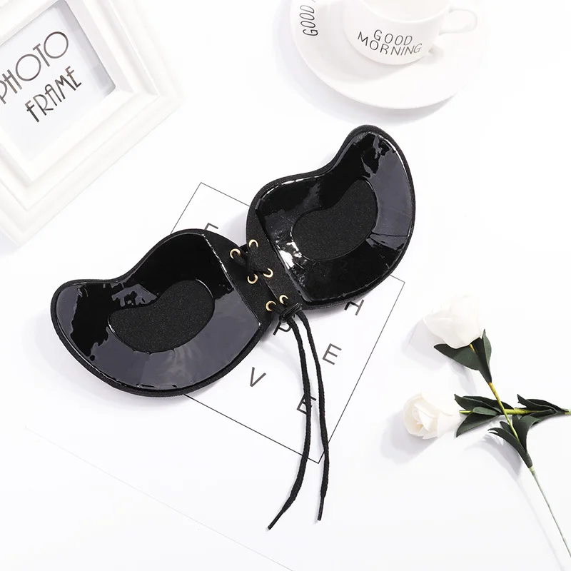 Бюстгальтер женский однотонный самоклеящийся без бретелек с эффектом пуш-ап |