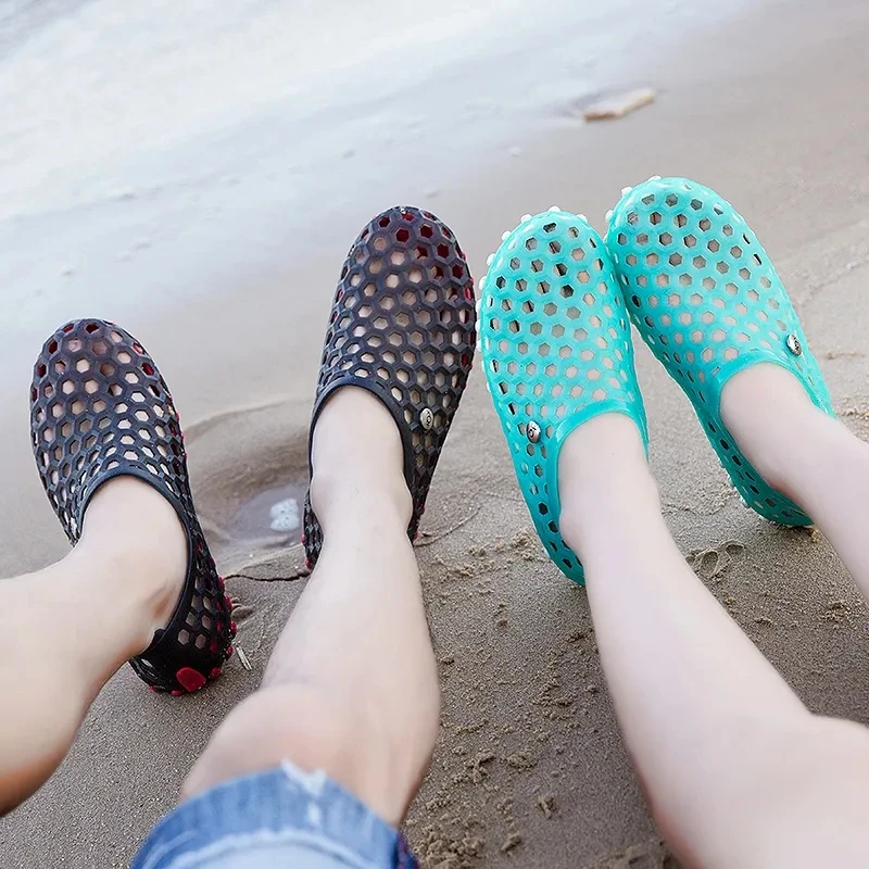 

Unisex Water Shoes Men Sandals Shower Swim Pool Beach River Shoes Mans Hollow Out Sandals Aqua Comfort Garden Clogs Size 35-45