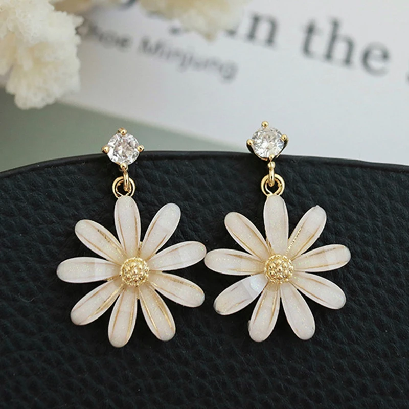 

Small Daisy Flower Rhinestone Drop Earrings For Women Fashion Snowflake Pearl Flower Tassel Earring Wedding Engagement Jewelry