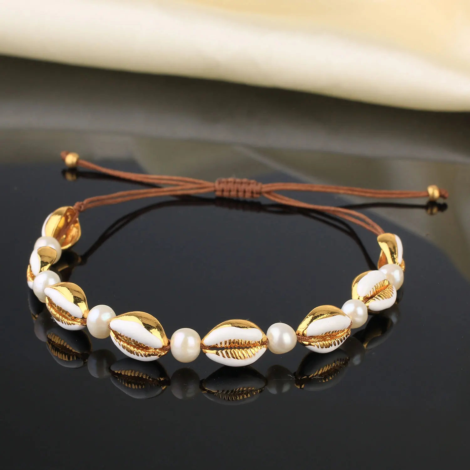 

QUANCHI Boho Golden Shell Rope For Women Delicate Charm Bracelet Summer Beach Pearl Shell Adjustable Bracelets Jewelry New