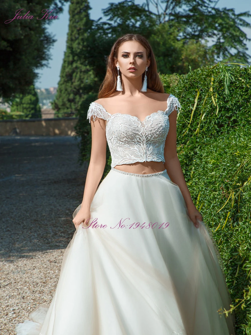 

Julia Kui Gorgeous Two-pieces A-line Wedding Dress With Sweetheart Neckline Puffy Tulle Skirt