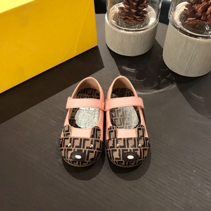 

2021 new girl's shoes Velcro clasp middle school children's Pink splicing coffee bear cute princess shoes girl flat shoes