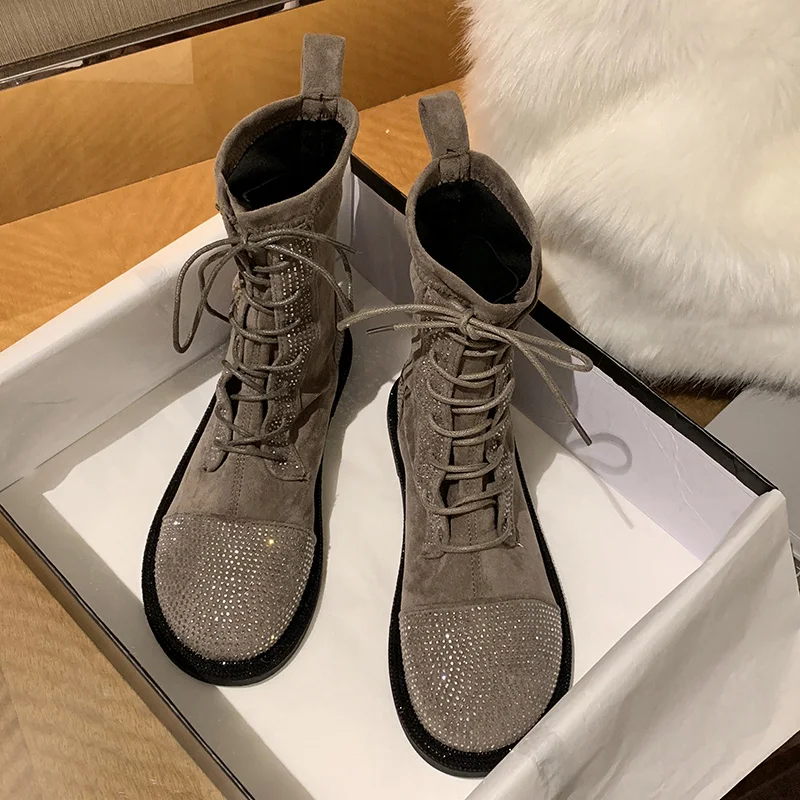 

European station water drill tie with large net red sock boots flat shoes elastic Martin locomotive short women's shoes tide.