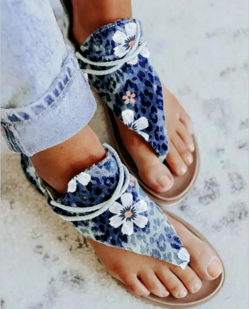 

Женская летняя обувь с тканевым верхом, вьетнамки на плоской подошве размера плюс; Женская обувь в винтажном стиле; Сандалии для прогулок пр...