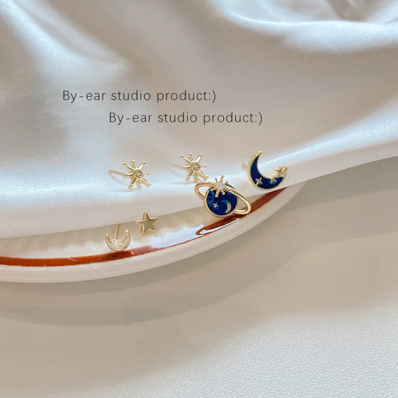 

U-Magical Exquisite Cute Blue Star Moon Star Stud Earring for Women Asymmetric Gold Color Metallic Rhinestones Earring Jewellery