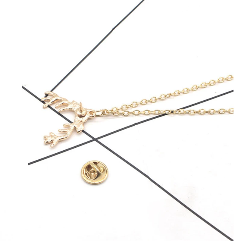 

Gold Color Pin Brooches Christmas Reindeer Pins Women Shirt Sweater Cardigan Collar Clip Buckles Clothing Accessory Jewelry Gift