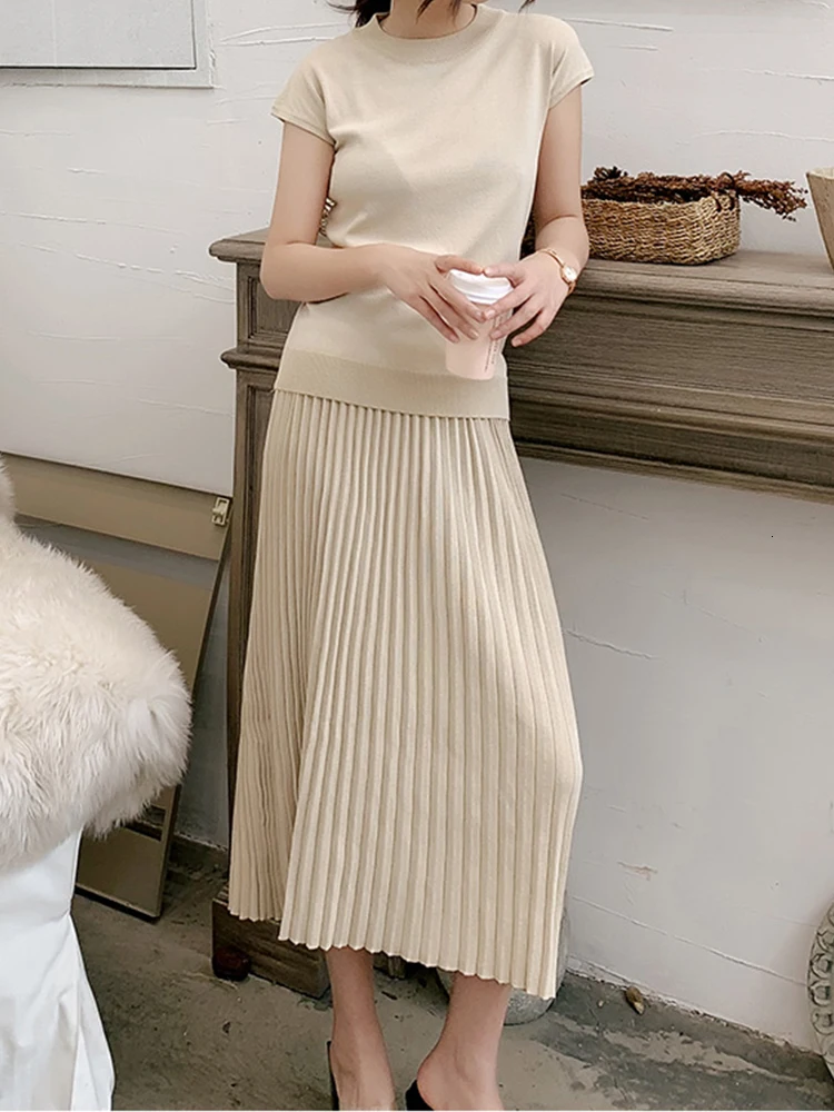 Фото New summer women's clothing knit skirt suit ice silk pullover top and pleated 2 piece set Sets sweatsuit New summer women's clothing knit skirt suit ice silk pullover top and pleated 2 piece set Sets sweatsuit