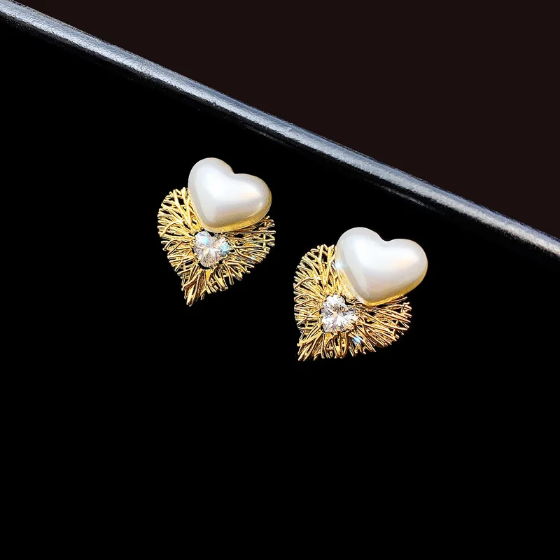 Серьги с жемчугом в виде ракушек серьги сердца элегантные модные серьги-гвоздики