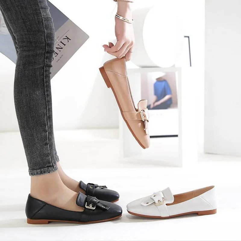 Женские офисные туфли на плоской подошве белые Лоферы без застежки с