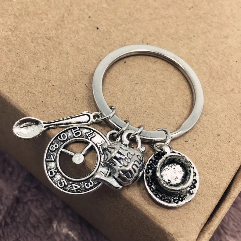 Ювелирные изделия из сплава пленка и телевизор окружающие Алису в стране чудес