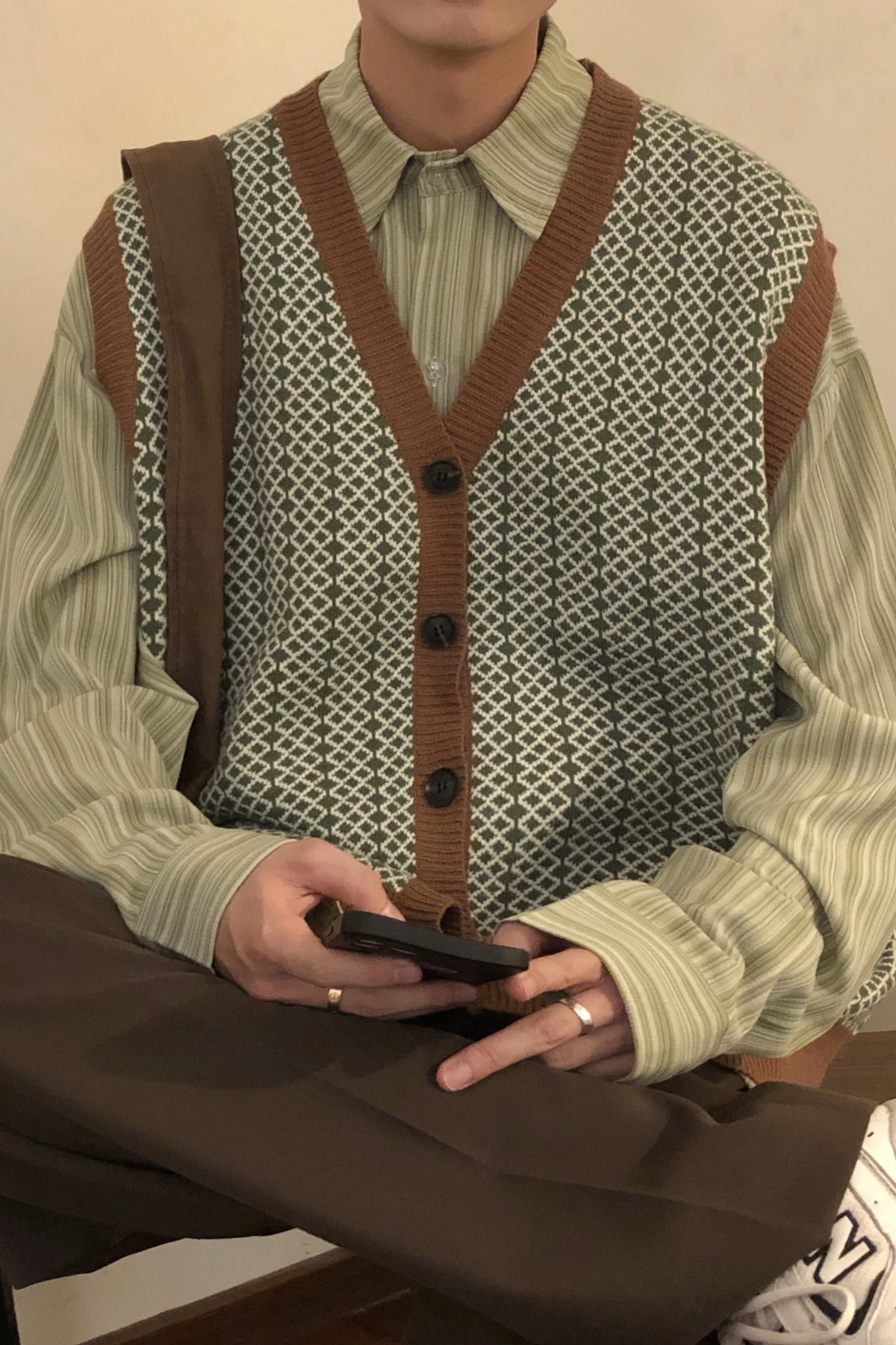 

Осенний свободный Американский тренд, универсальный вязаный кардиган кофейного цвета в стиле ретро, жилет, свитер, мужской жилет в японском стиле