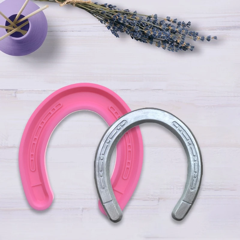 Рисунок 2 - Украшения в форме подковы ручной работы