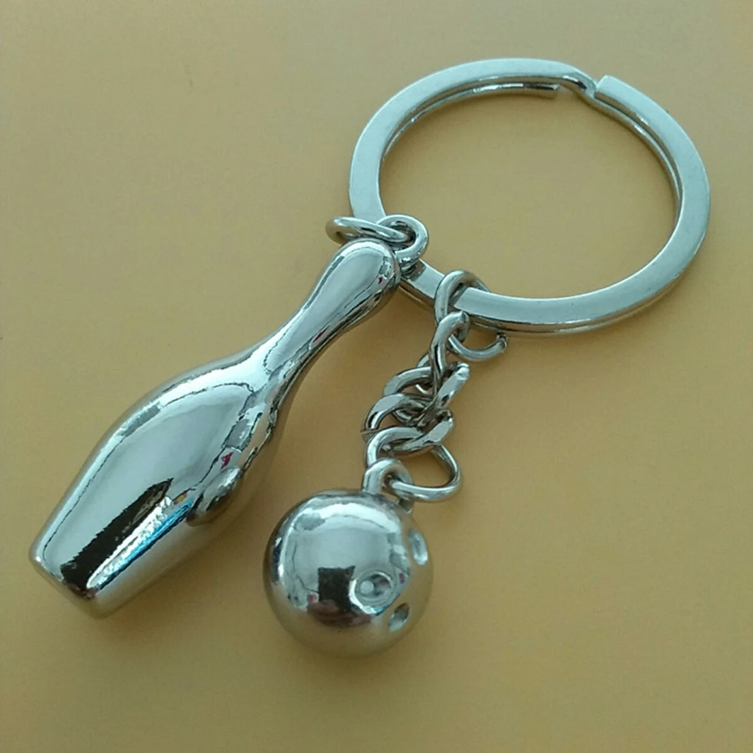 

Bowling ball key chain top grade metal Keychain Car Key Chain Key Ring sporting goods sports Gift For souvenir ball key ring