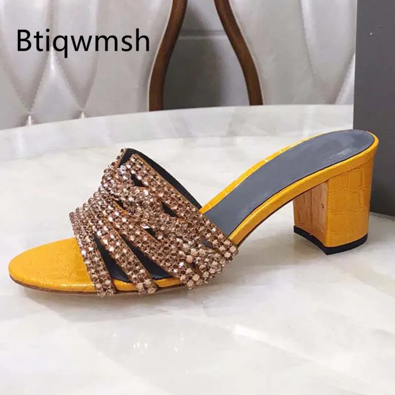 Роскошный дизайн 2019 блестящие туфли с открытым носком и цепочкой из жемчуга на