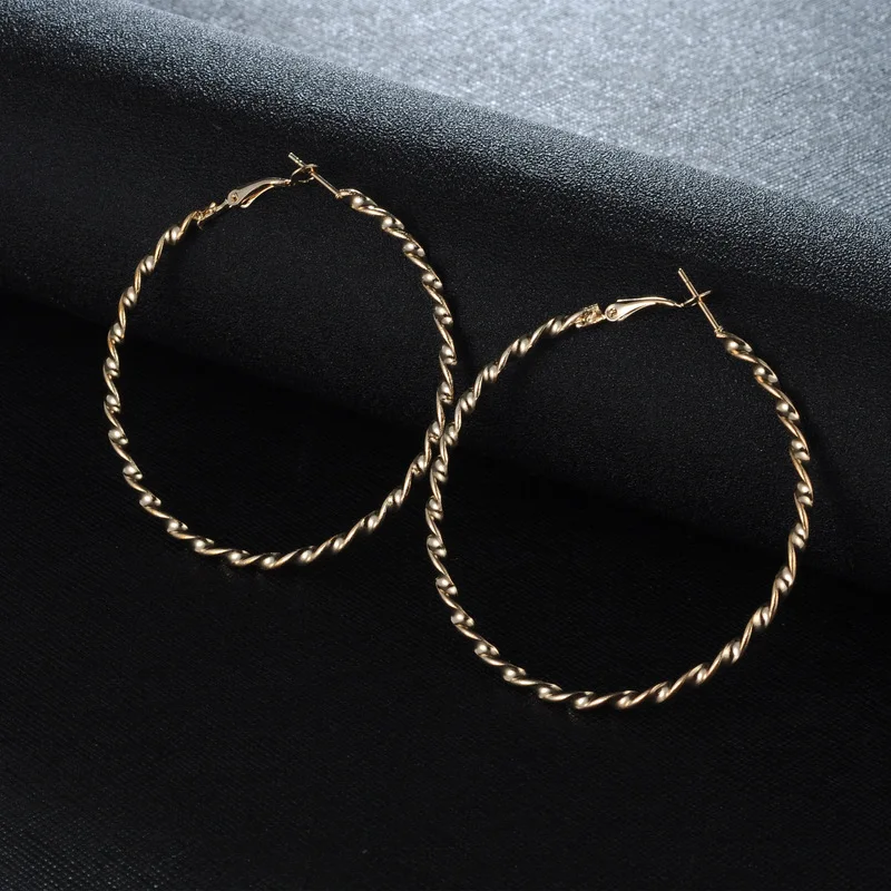 Женские серьги кольца в стиле панк золотистые/Серебристые с волнистым рисунком