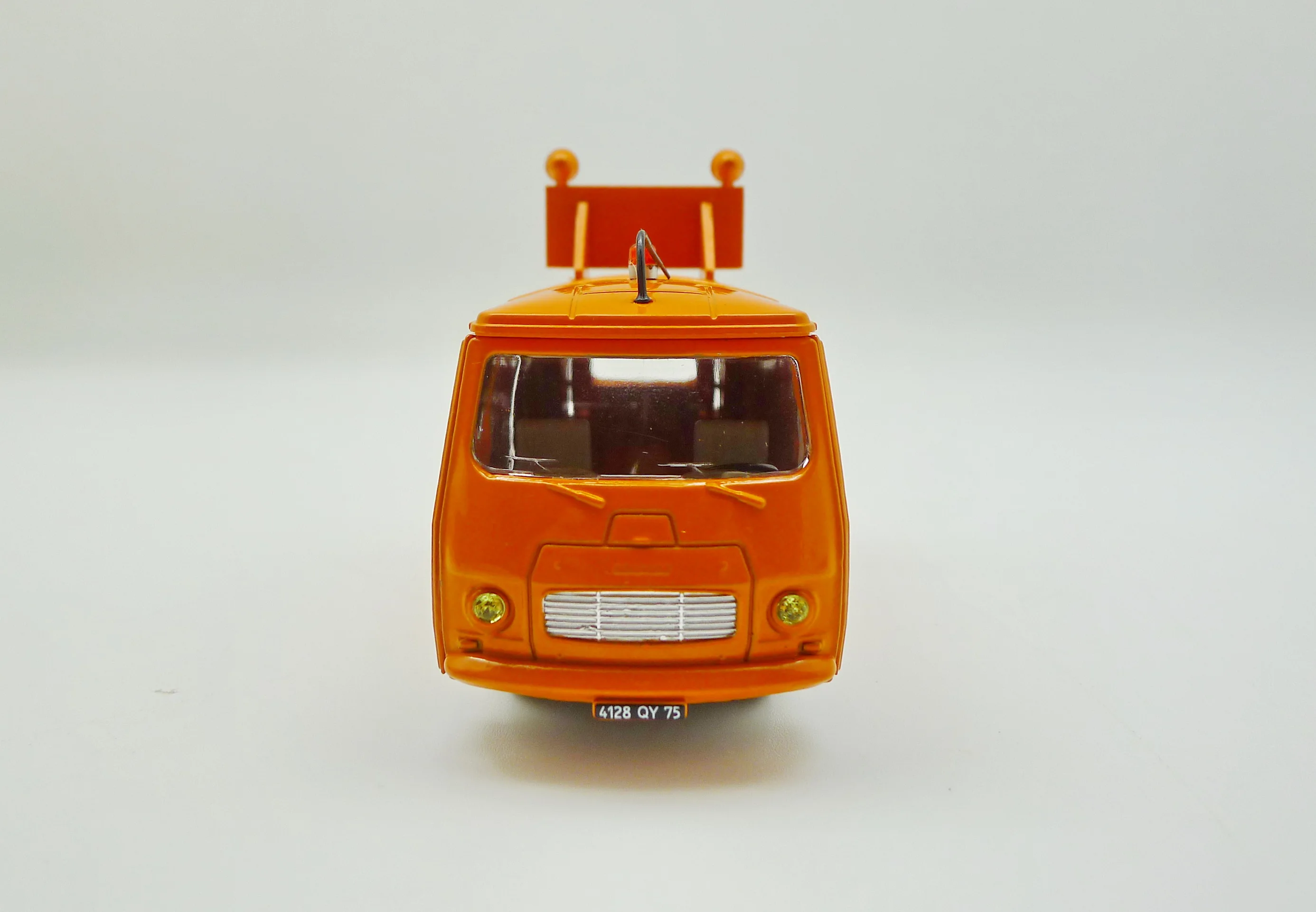 Atlas Dinky Truck 570 A PEUGEOT J 7 Autoroutes литые игрушки 1:43
