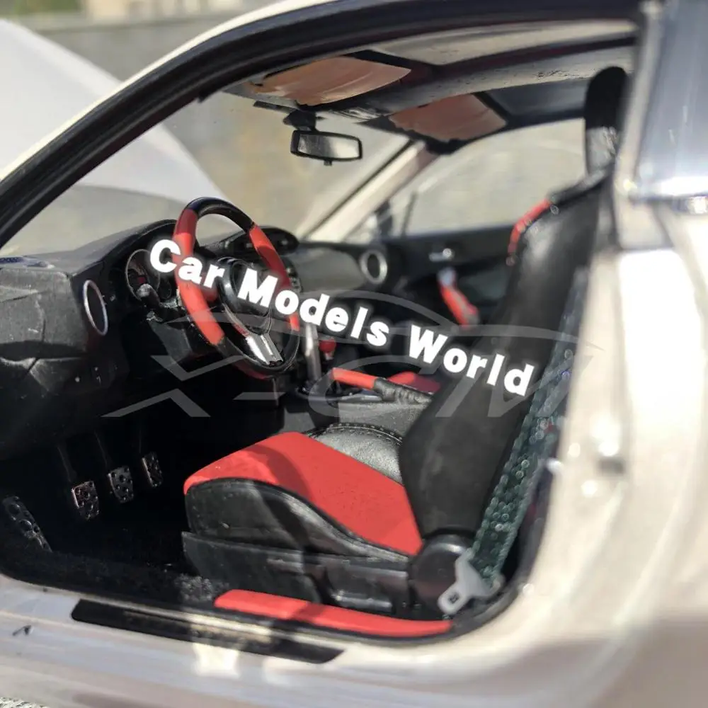 Литая под давлением модель автомобиля век Дракон GT86 GT 86 1:18 (белый) + маленький