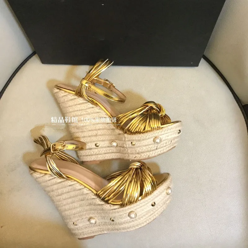 Летние женские босоножки на танкетке высококачественные из натуральной кожи