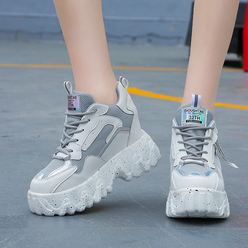 Женские кроссовки на толстой подошве Fujin весенние высоком каблуке с круглым