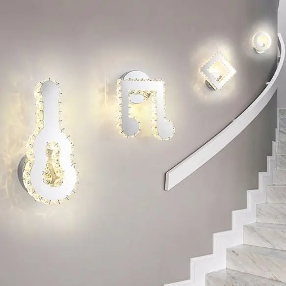 

Хрустальный настенный светильник простой современный фон для гостиной настенный светильник творческая личность спальня прикроватный све...