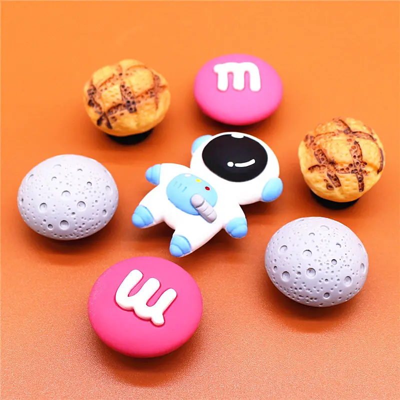 Fashion Hard Resin 3D Astronaut Shoe Charms Accessories Cute Moon Bread Shoes Buttons M Beans Sandals Charm Decorations U321
