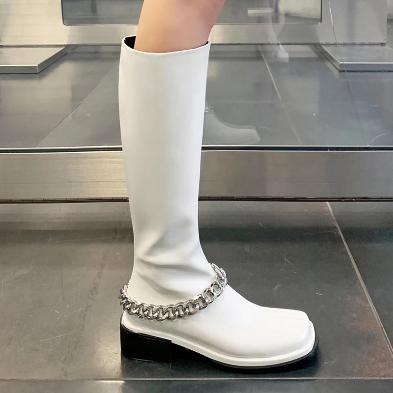 

Женские сапоги до колена, Осень-зима 2021, рыцарские сапоги с квадратным носком и серебряной цепочкой, обувь из натуральной кожи, белая женска...