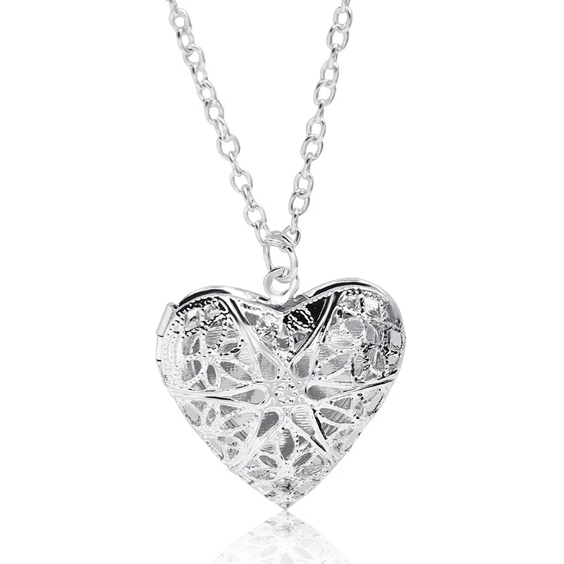 

Fashion Peach Heart Hollow Carved Opening Necklace Heart Shaped Box Pendant Clavicle Chain Necklace For Women Accessories Gift