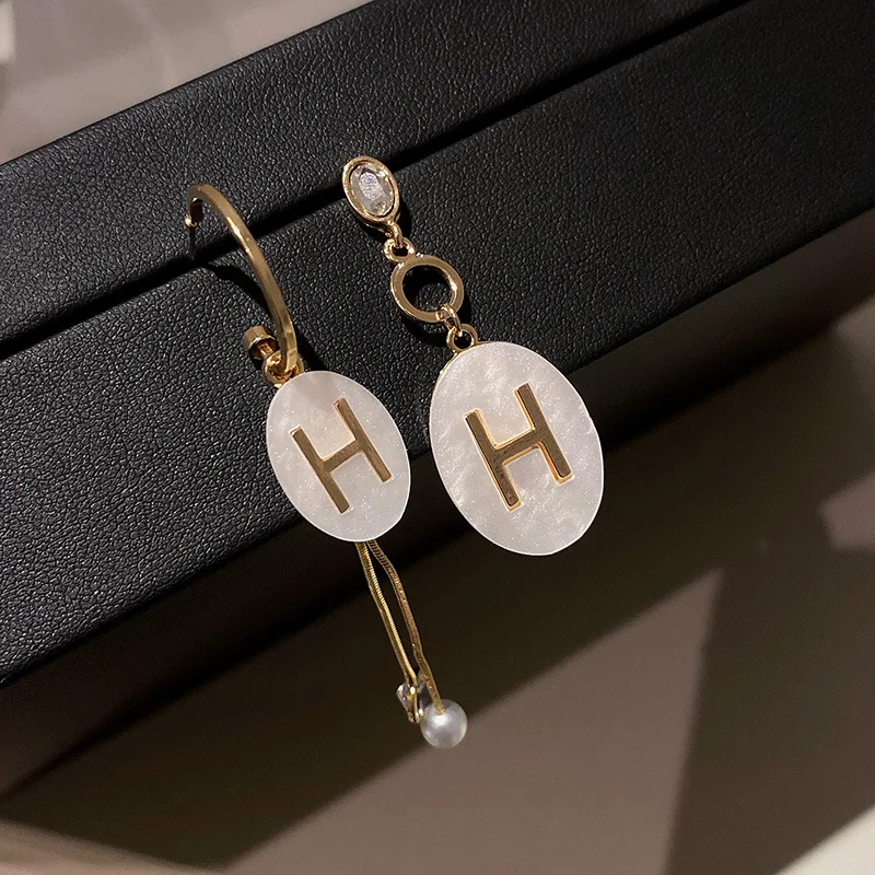 

All-match Trend Letter Asymmetrical Diamond Shell Female Earrings Romantic Temperament Design Earrings Wholesale