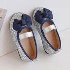 Для девочек; Сезон весна-осень обувь бант Принцесса обувь для детей, обувь на плоской подошве; Танцевальные туфли для маленьких детей со стразами вечерние туфли свадебные туфли серебряного цвета K214