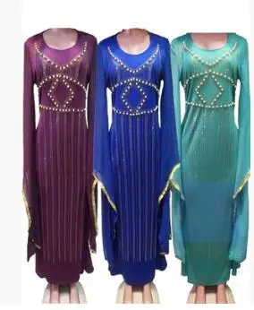 Женское платье с длинным рукавом украшенное стразами и бусинами в европейском