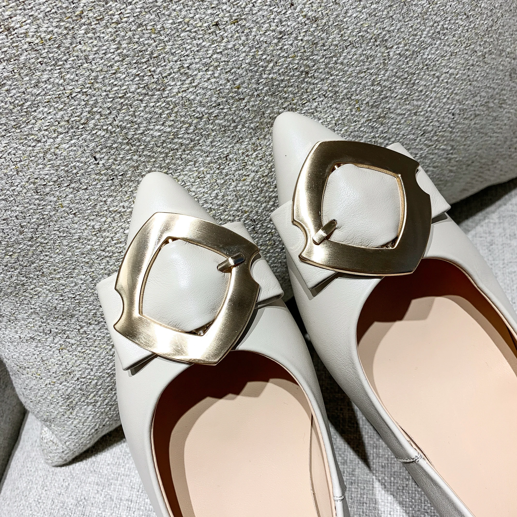 

Women Genuine Leather Flat Shoes Pointed Toe Metal Decoration Loafers Women Slip-on Casual Shoes Ladies Vintage White Size 34-39