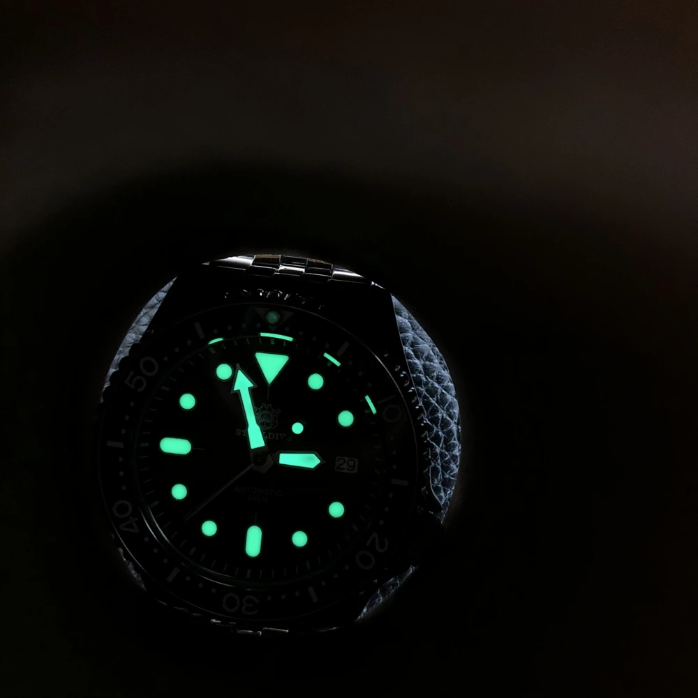 

STEELDIVE SD1996 41mm Black Dial C3 Luminous 200M Water Resistance Men's Diving Watch Sapphire NH35 Automatic Movement