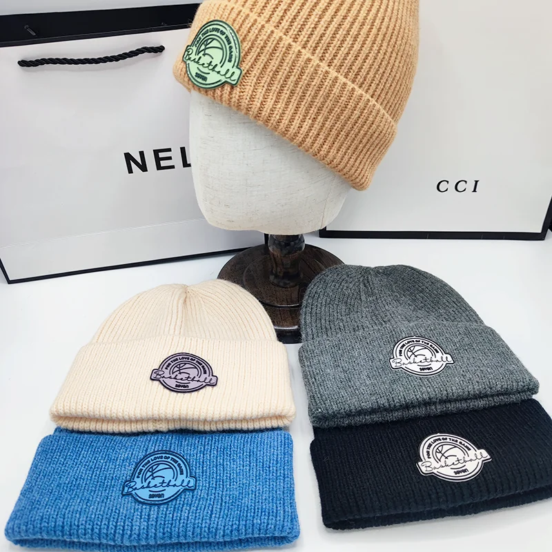 

2021 New Embroidery Knitted Beanies Hats Solid Winter Warm Ski Hats Skullies Soft Elastic Sport Cap Swanowing Designer Bonnet