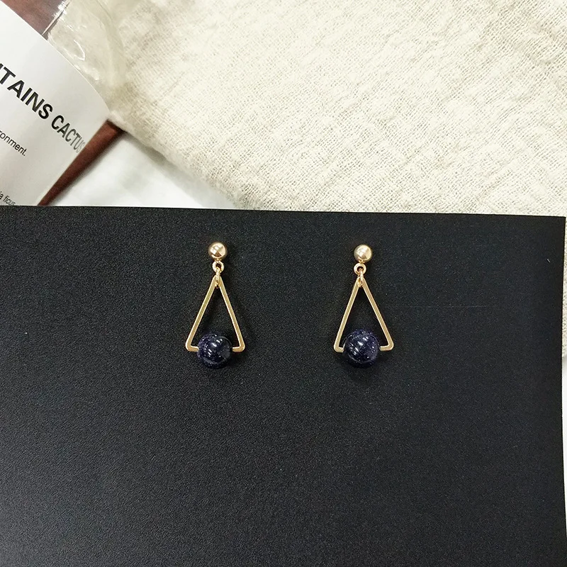Простые геометрические треугольные серьги женские гладкие синие оранжевые с