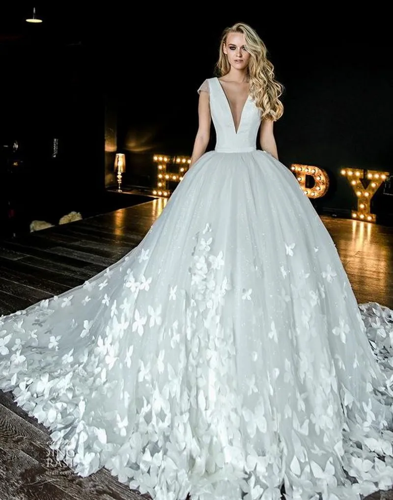 

Romantic Butterfly Wedding Dress 2020 Sexy Deep V Neck Backless A Line Bridal Gowns Cap Sleeves robe de mariée