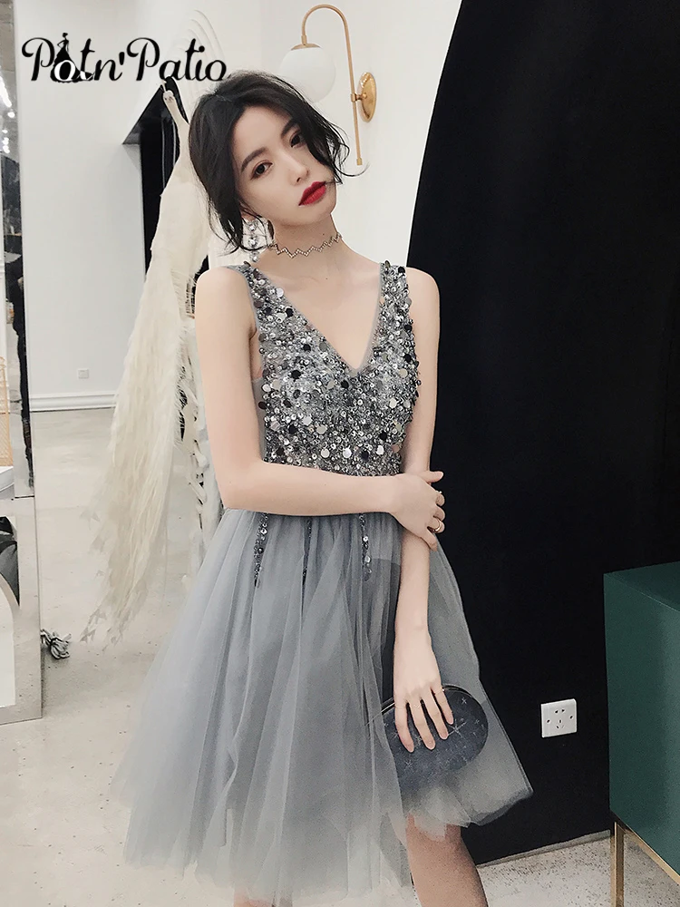 

Sexy Open V-Back Short Prom Dresses 2021 V-neck Shoulder Straps Sleeveless Beads Sequined Tulle Gray Homecoming Dresses