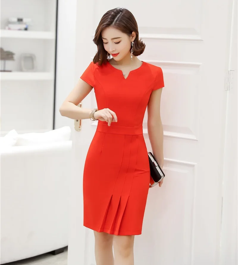 Женское офисное платье с коротким рукавом зеленое облегающее в офисном стиле