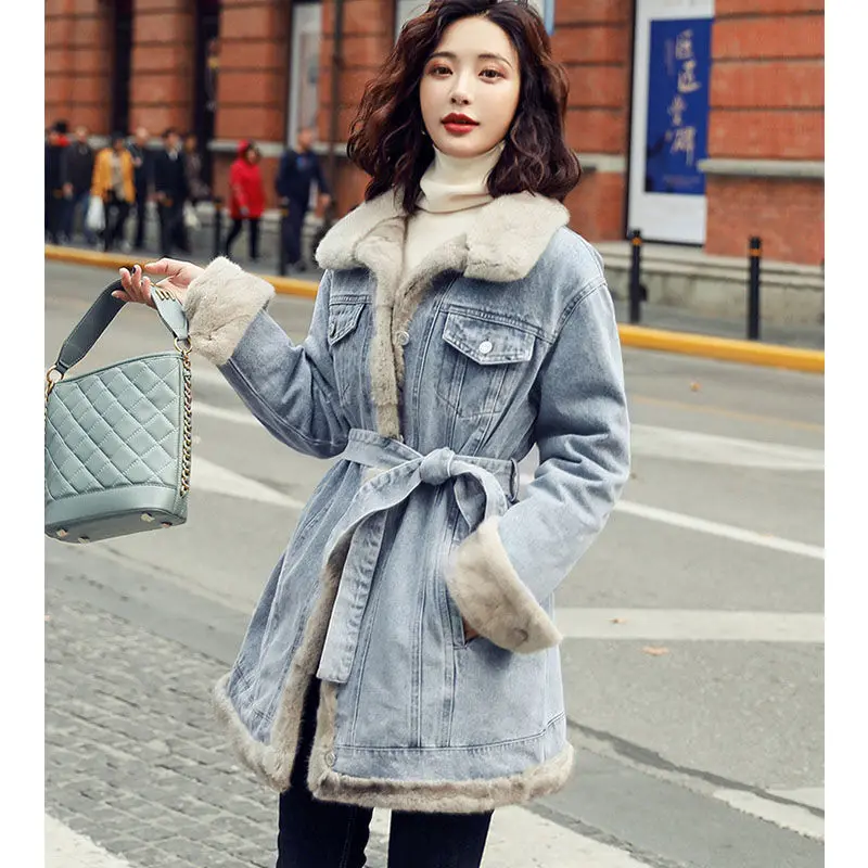 Утепленная бархатная джинсовая приталенная куртка Женское зимнее джинсовое