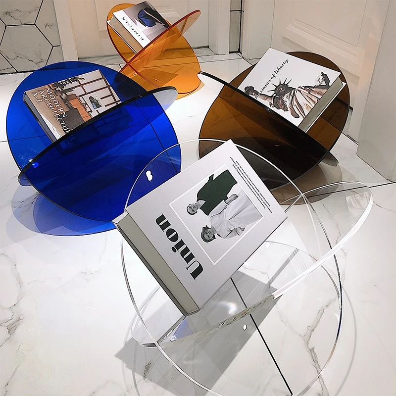 

Nordic bookshelf shelves floor-to-ceiling newspaper racks are decorated with ornaments