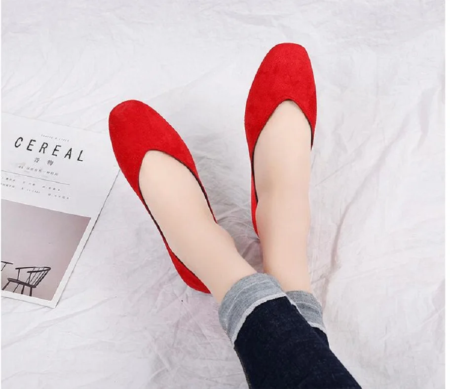 2019 г. модная летняя обувь женская из флока на плоской подошве разноцветная