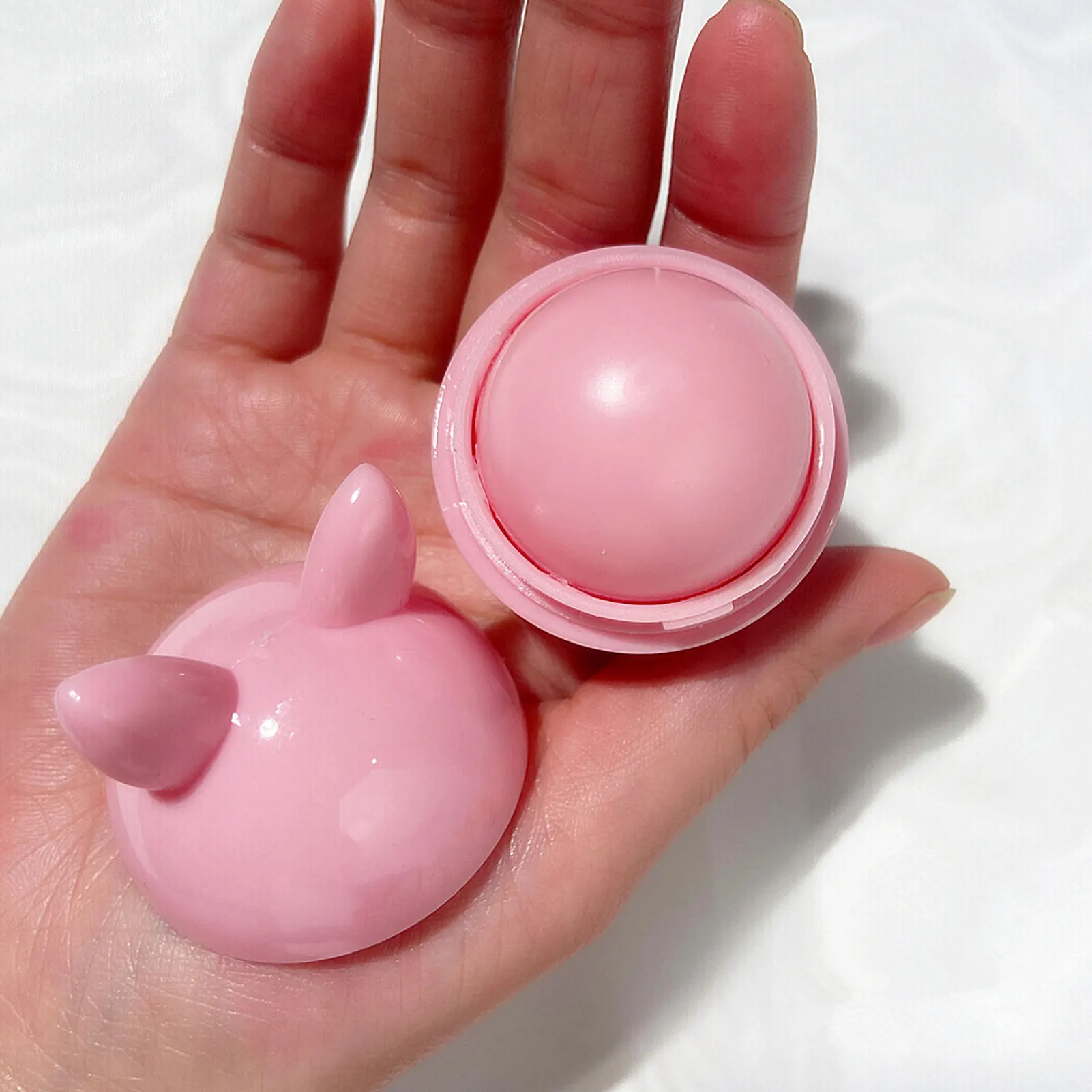 Увлажняющий стойкий питательный крем для губ в форме кролика Бальзам