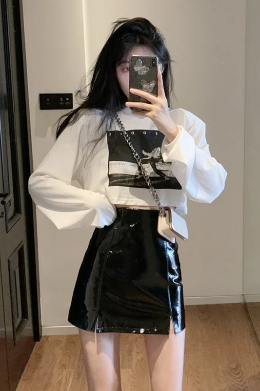 

Spring and summer 2021 new female retro design sense all-match bright leather skirt half-length A-line skirt