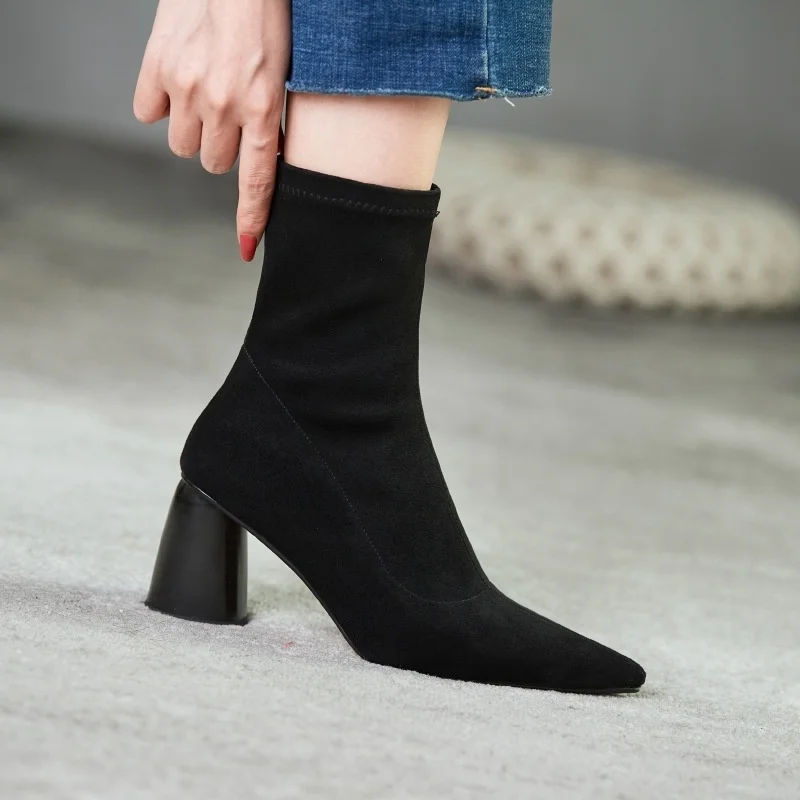 

Simple and versatile pointed thick heel boots new spring low boots in autumn
