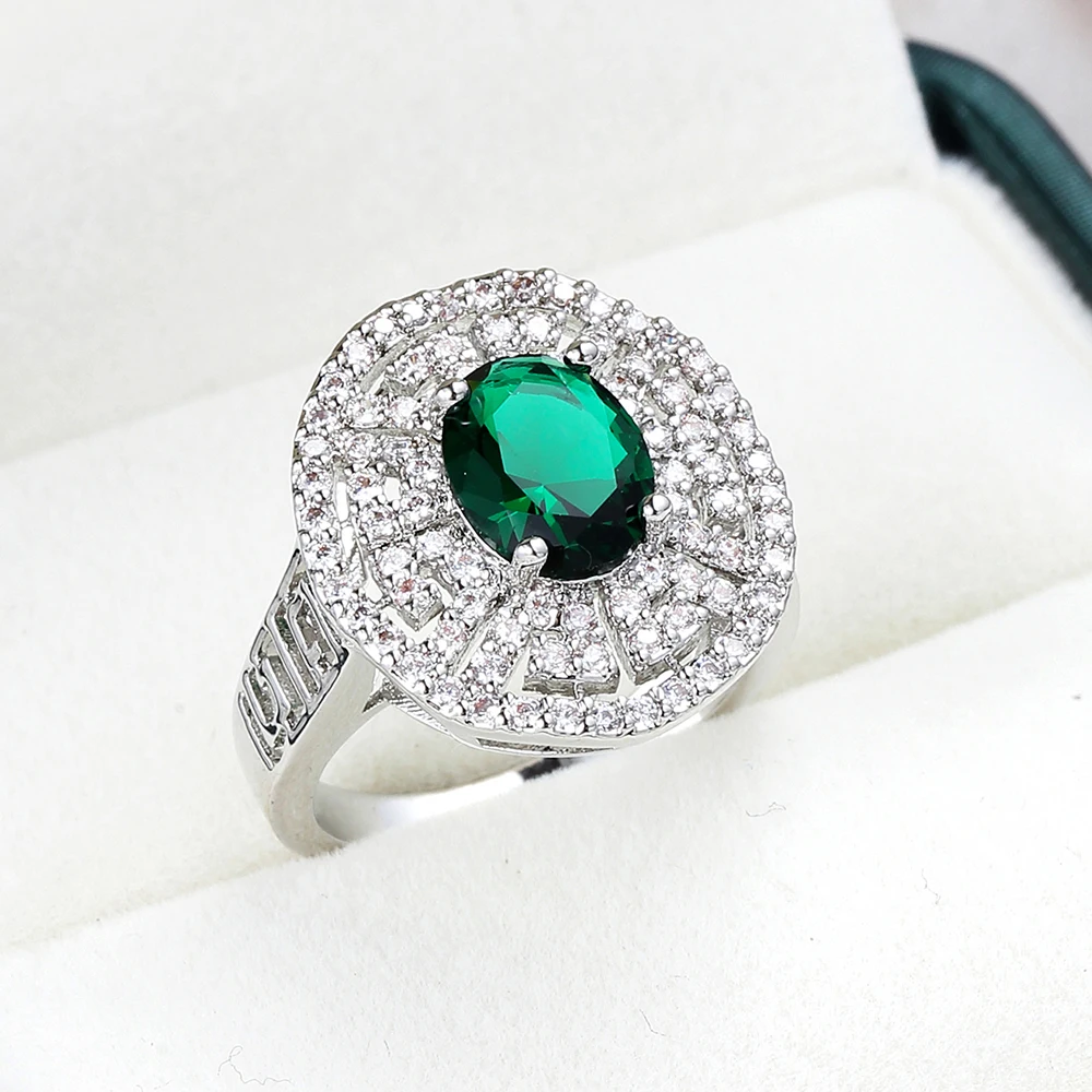 Роскошное качественное обручальное кольцо изумрудного цвета с цирконом