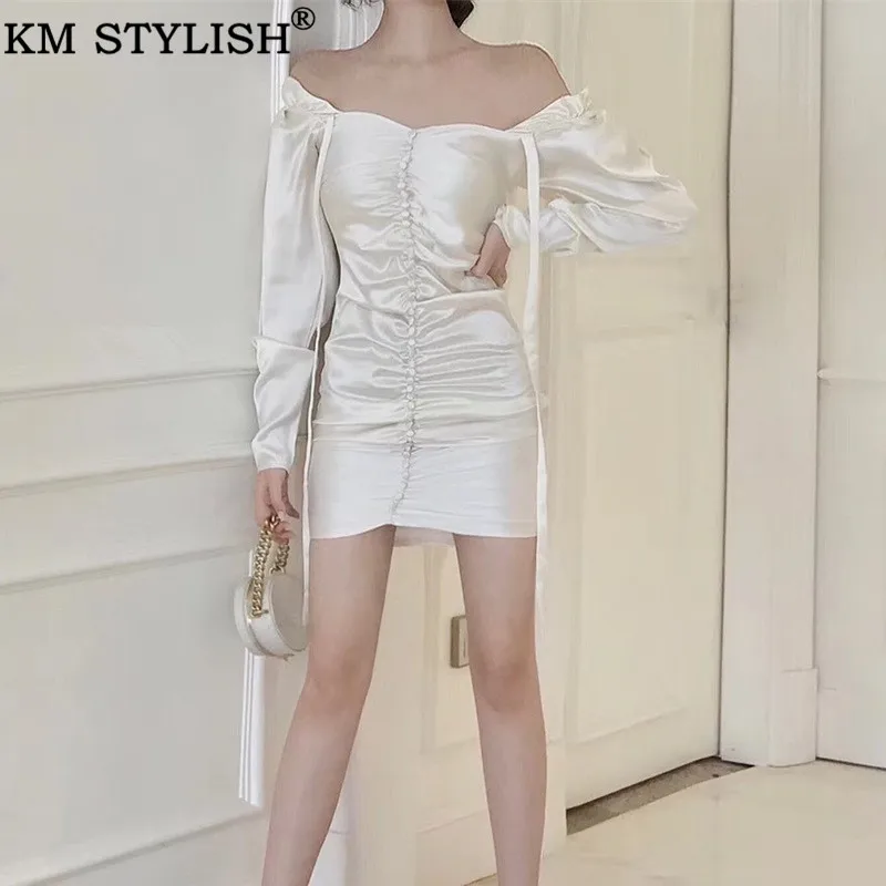 Женское атласное платье в стиле ретро демисезонное мини без бретелек с открытыми